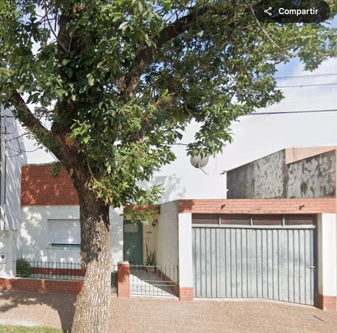 VENTA CASA 2 DORMITORIOS - BARRIO NORTE.-
