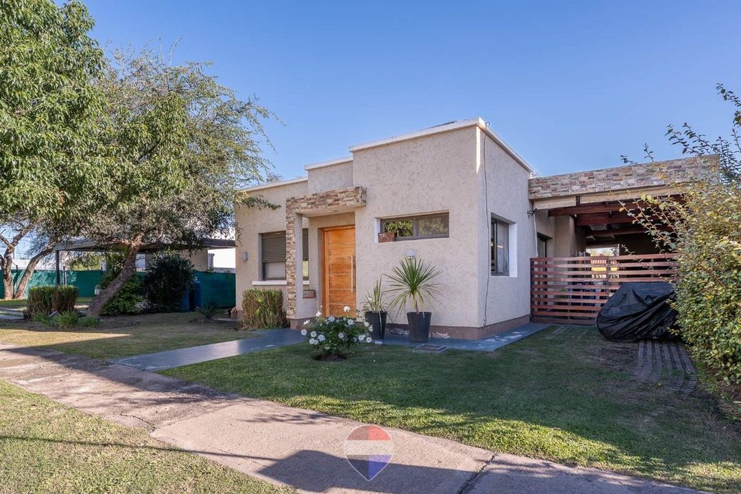 VENTA CASA 3DORM COUNTRY MENDIOLAZA APTA CREDITO