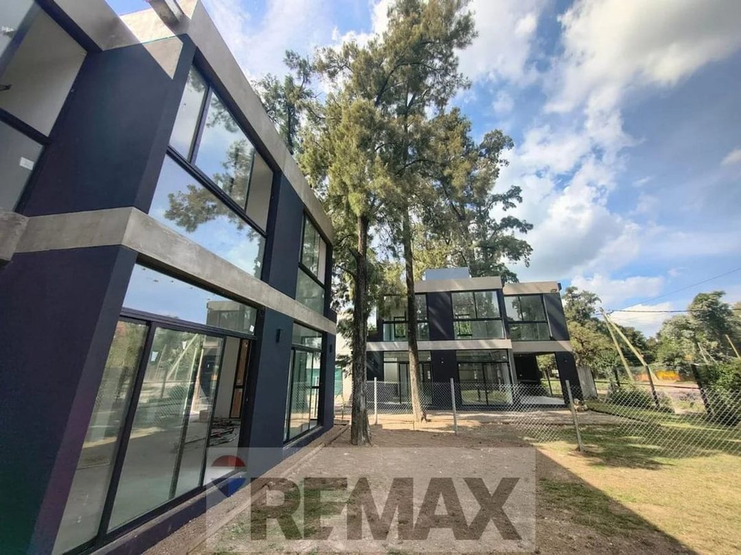VENTA CASA 4 AMB MORENO BARRIO CERRADO CONDOMINIO