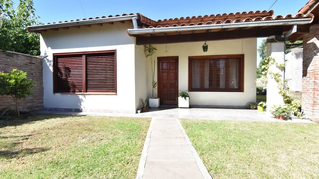 VENTA CASA 4 AMBIENTES CASTELAR SUR + DEPOSITO