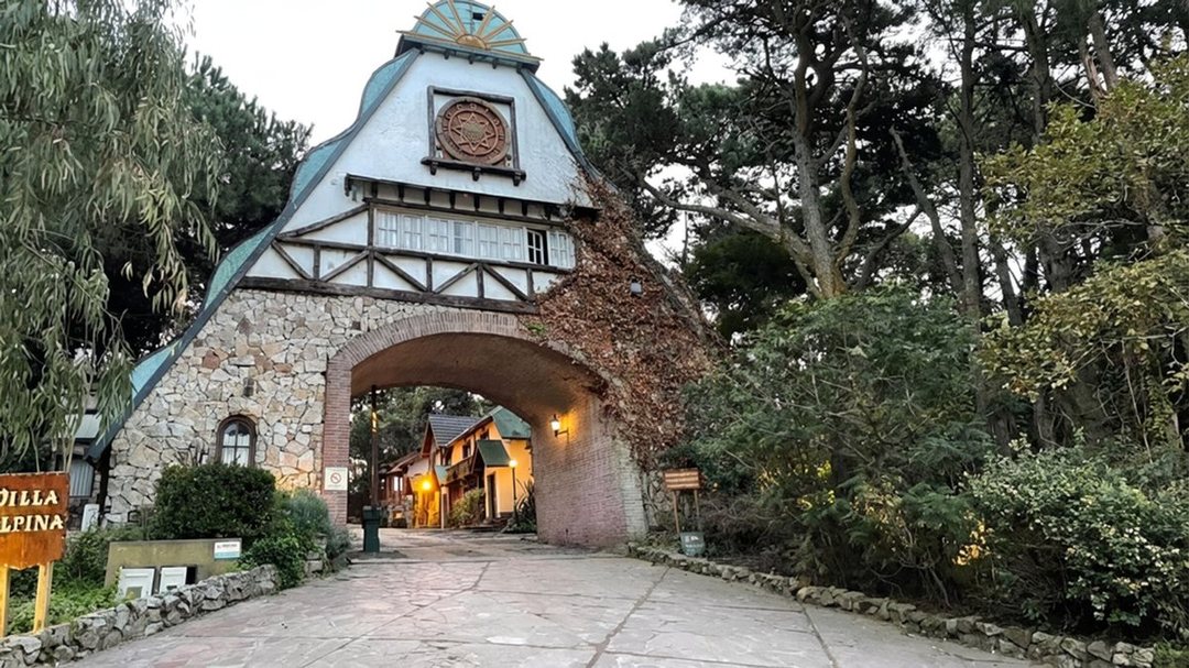 COMPLEJO DE CABAÑAS EN VENTA EN CARILÓ AMENITIES