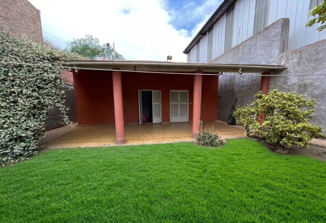 CASA EN VENTA 4 DORMITORIOS CON PILETA  GUAYMALLEN