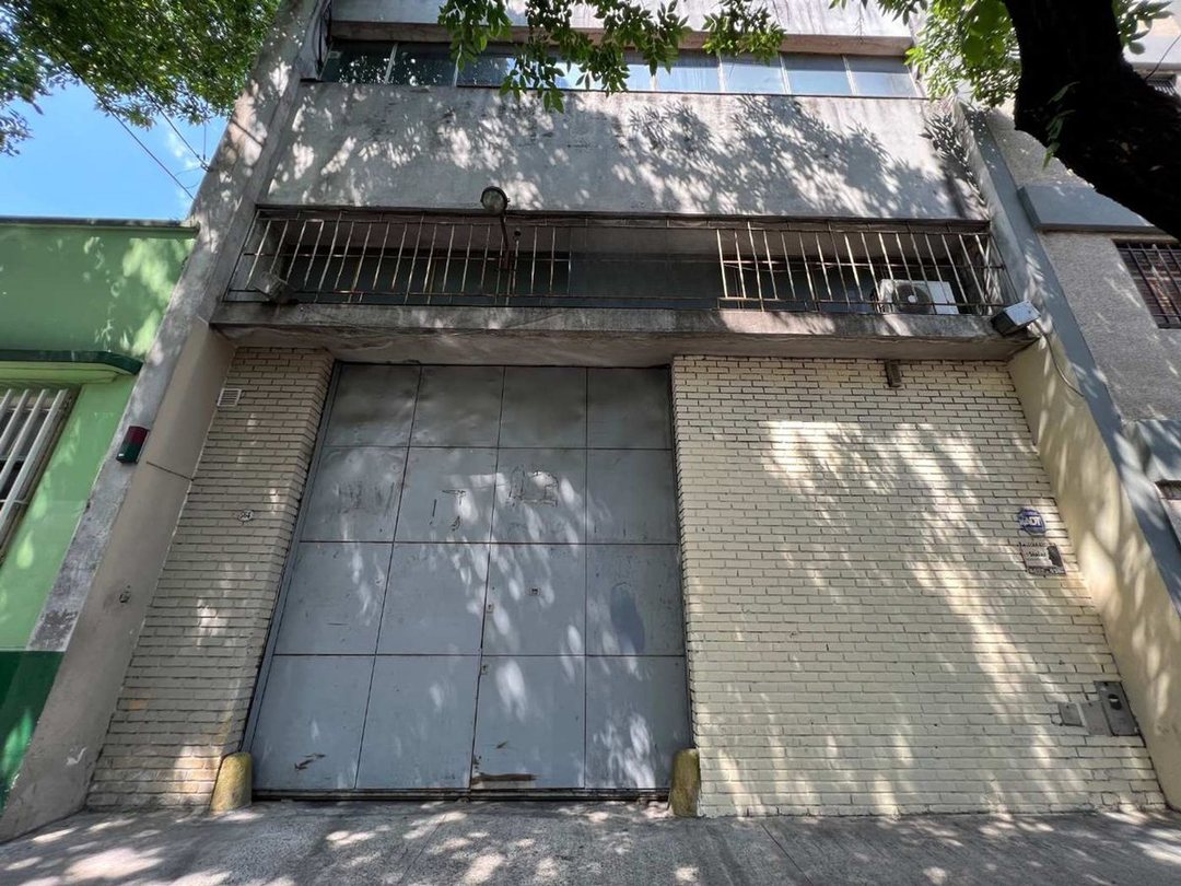 Alquiler deposito c/oficinas Liniers - 1.026m2