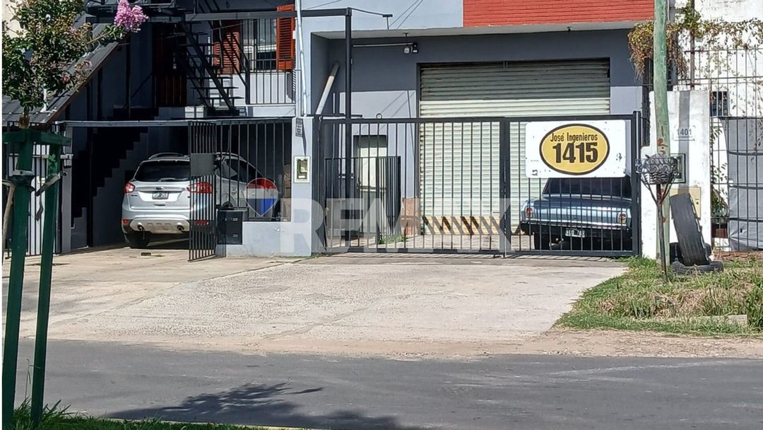 VENTA LOCAL COMERCIAL + 2 DEPTOS  EN BLOCK CAMPANA