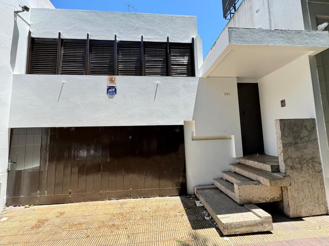 CASA EN VENTA LA PLATA 4 DORMITORIOS