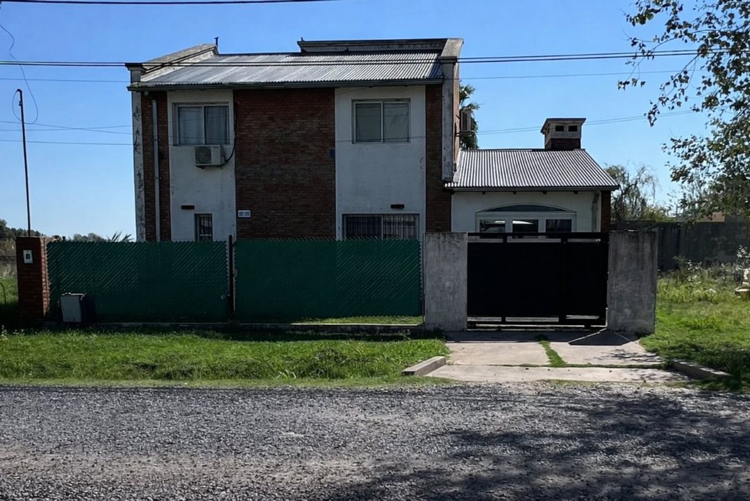 VENTA CASA DE 3 DORMITORIOS EN TIERRA DE SUEÑOS 3