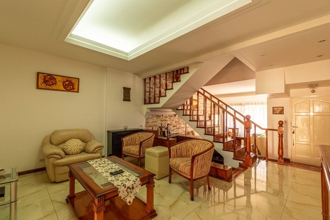 VENTA CASA 5 AMBIENTES SANTOS LUGARES APTO CREDITO