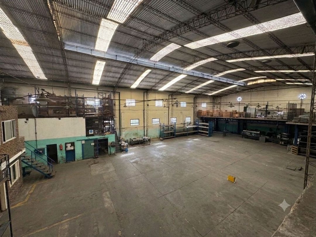 GALPON EN VENTA 2100M2  ESPAÑA Y HOSPITALES