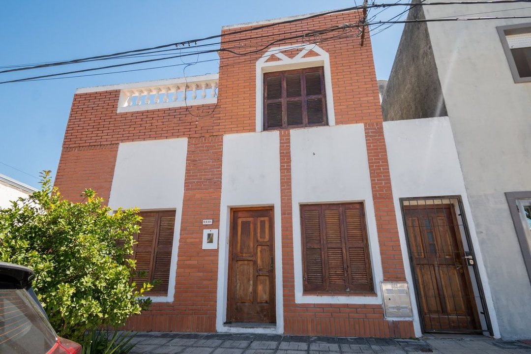 CASA EN PASAJE ECHEVERRIA 6681