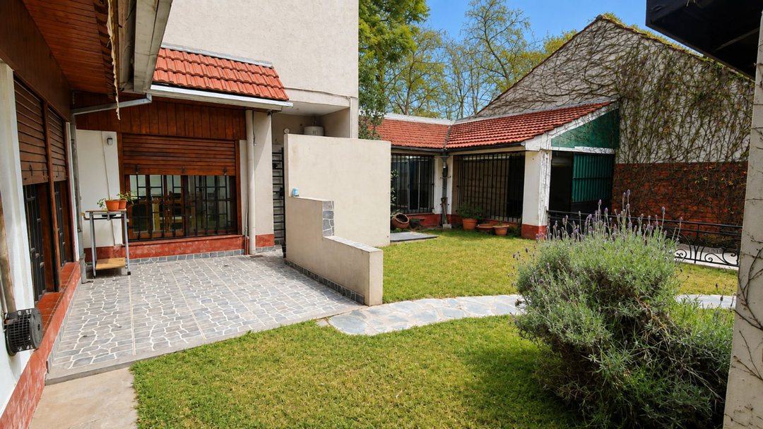 VENTA CASA DE 5 AMB LOMAS DE ZAMORA