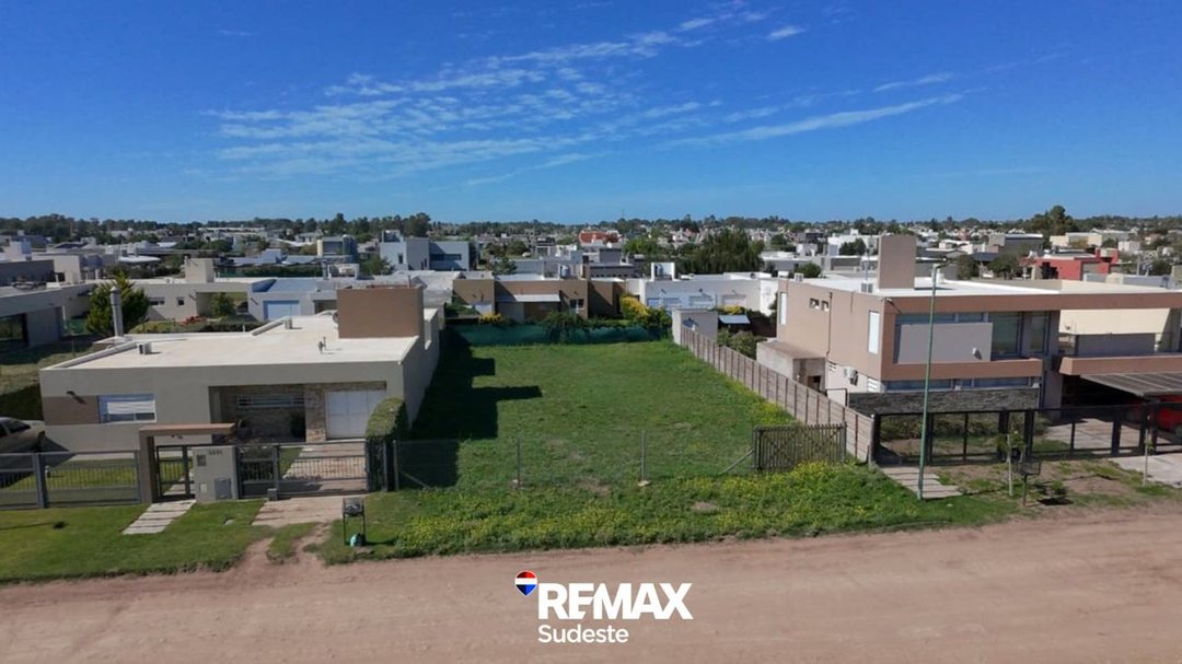 Lote cercado en Barrio parque acacias