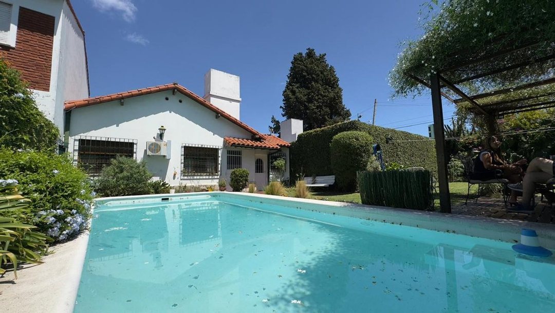 VENTA CASA 4 AMBIENTES HURLINGHAM