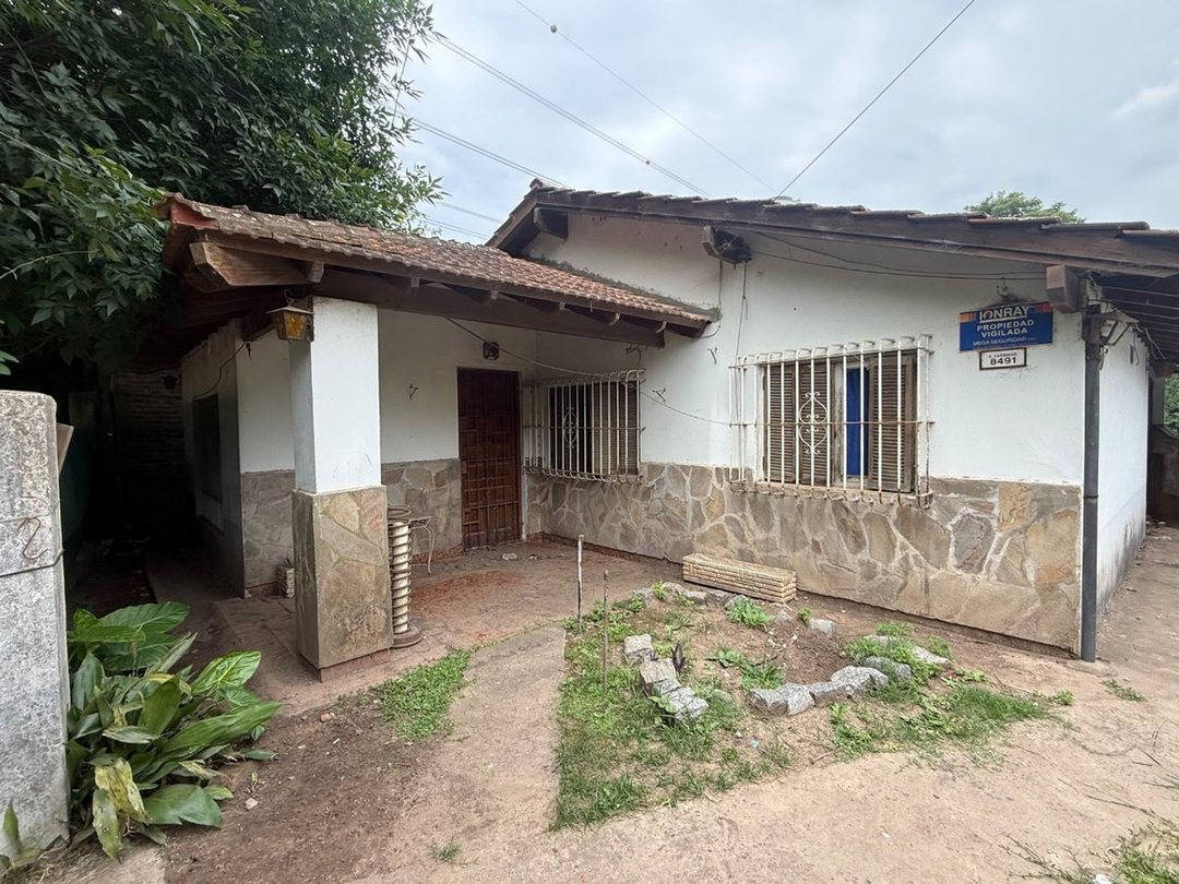 VENTA CASA QUINTA 3 AMBIENTES MORENO C/PILETA