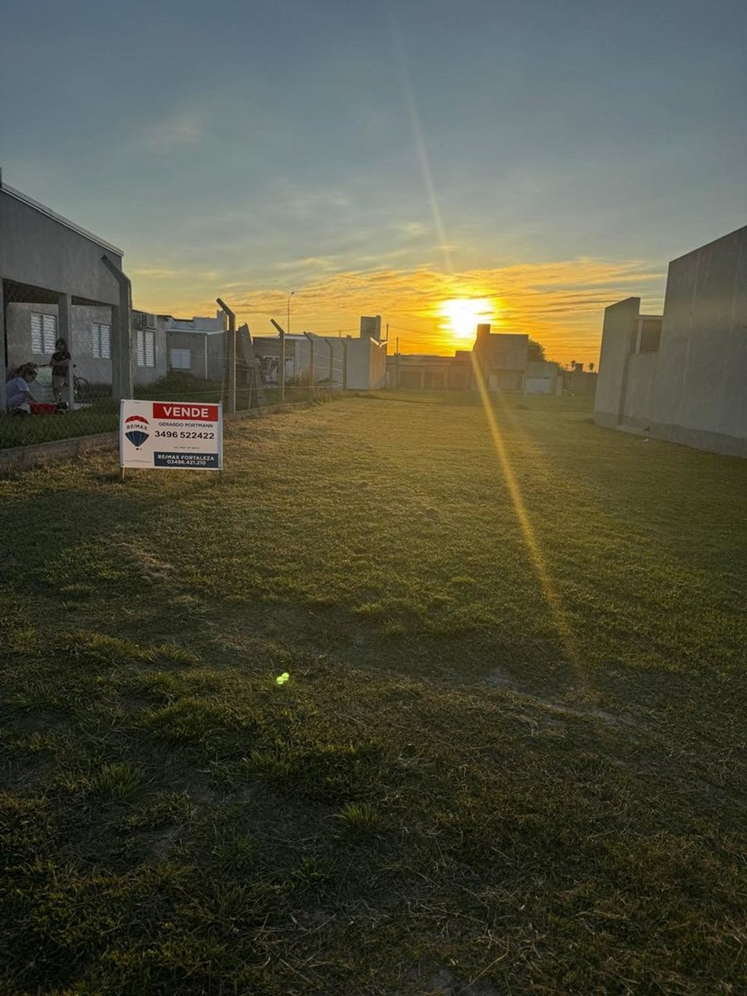 VENTA TERRENO BARRIO SUR HUMBOLDT.-