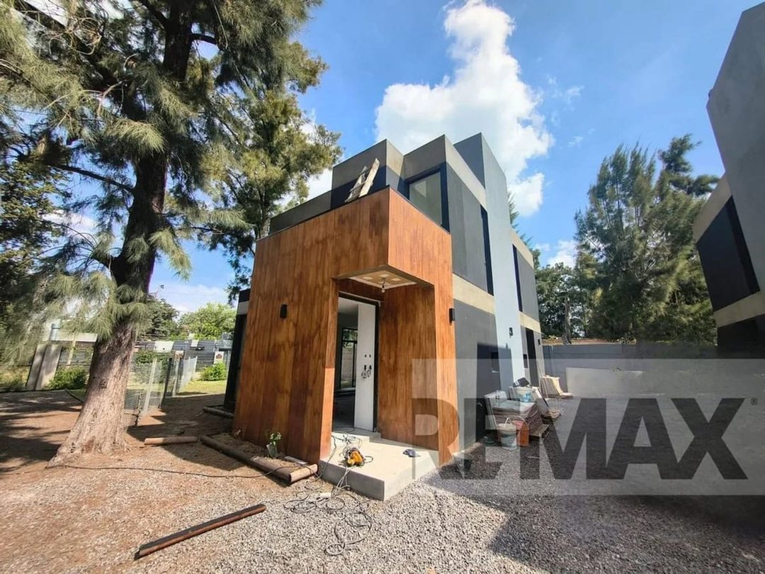VENTA CASA 4 AMBIENTES ESTRENAR MORENO ALTOS MONTE