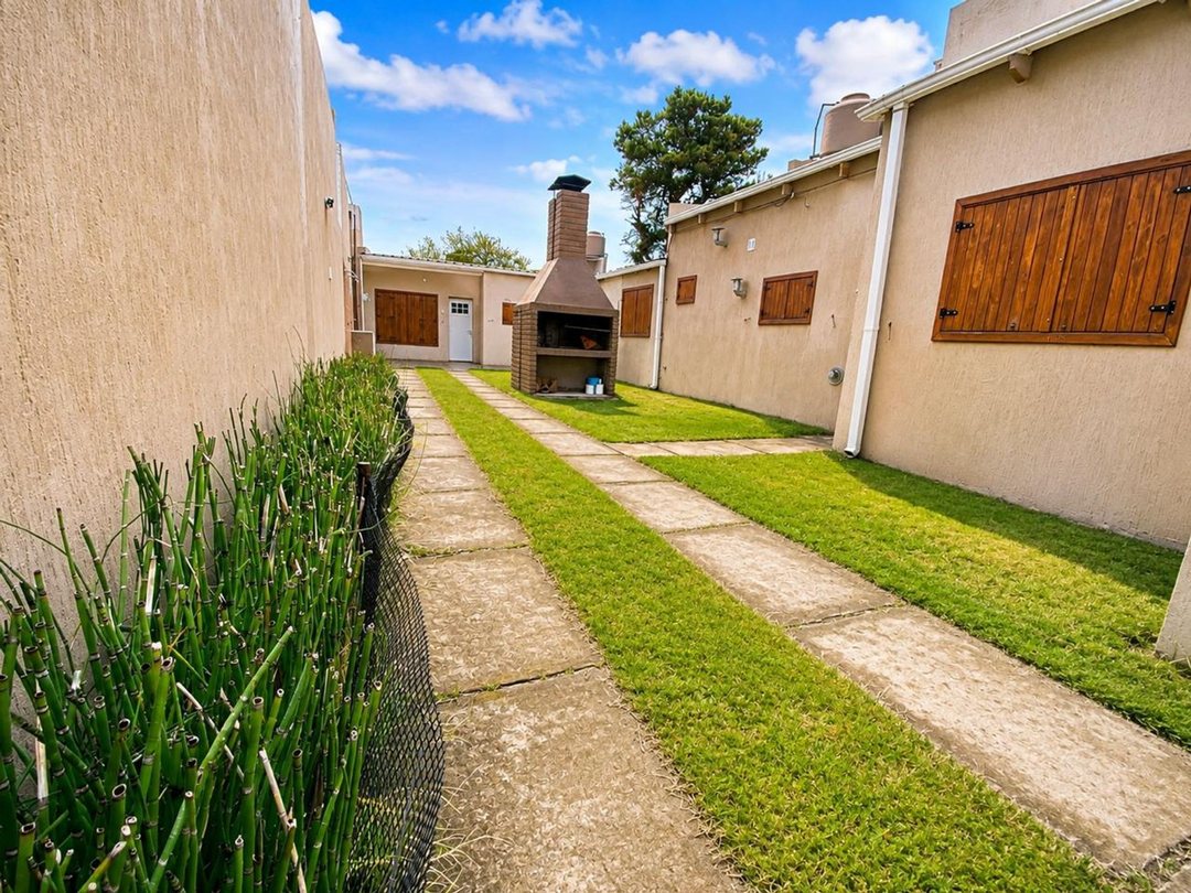 VENTA CASA MAS 4 DEPARTAMENTOS EN MONTE HERMOSO