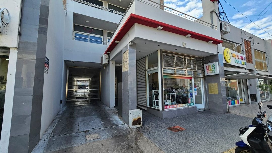 VENTA COCHERA CUBIERTA CENTRO SAN NICOLAS