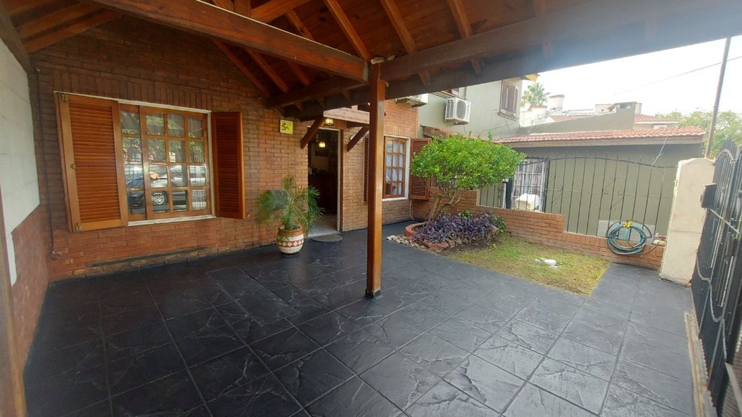 CASA DUPLEX 4 AMBIENTES CON PATIO JARDIN PARRILLA