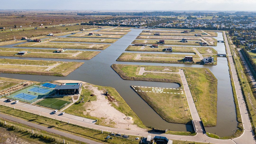 LOTE FUNES LAKES CON SALIDA AL CANAL PRINCIPAL
