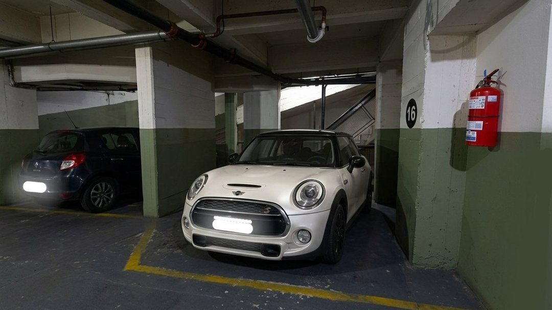 Cochera BoxFija Cubierta en Venta - 13 m² - Abasto