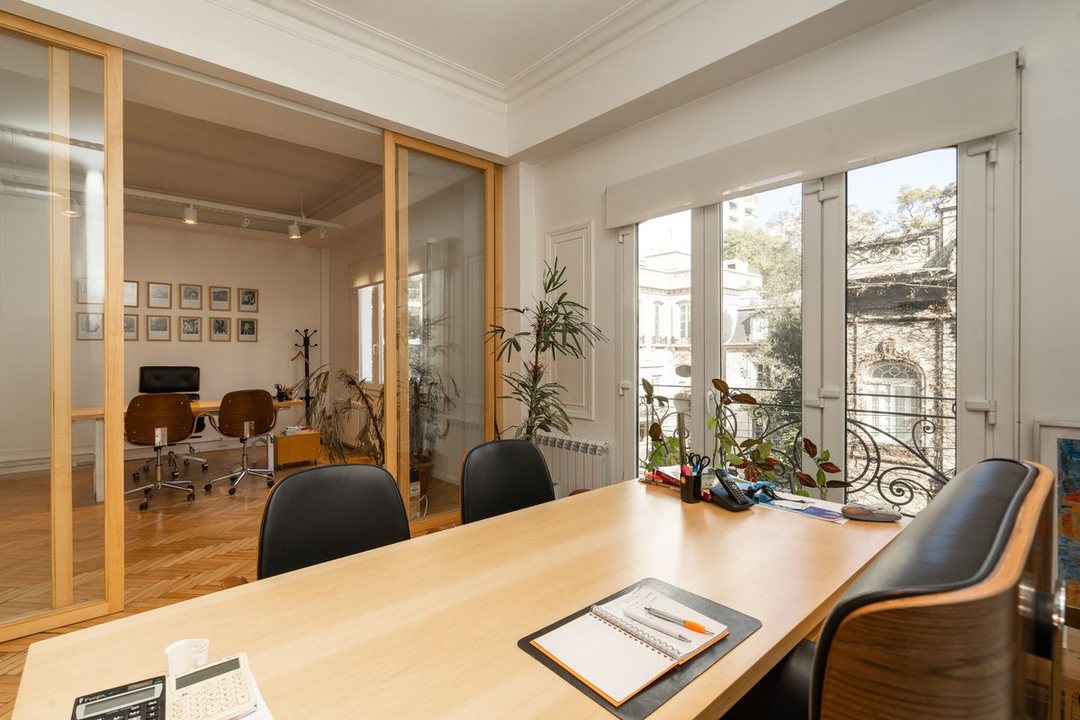 VENTA DE EXCLUSIVA OFICINA EN RECOLETA
