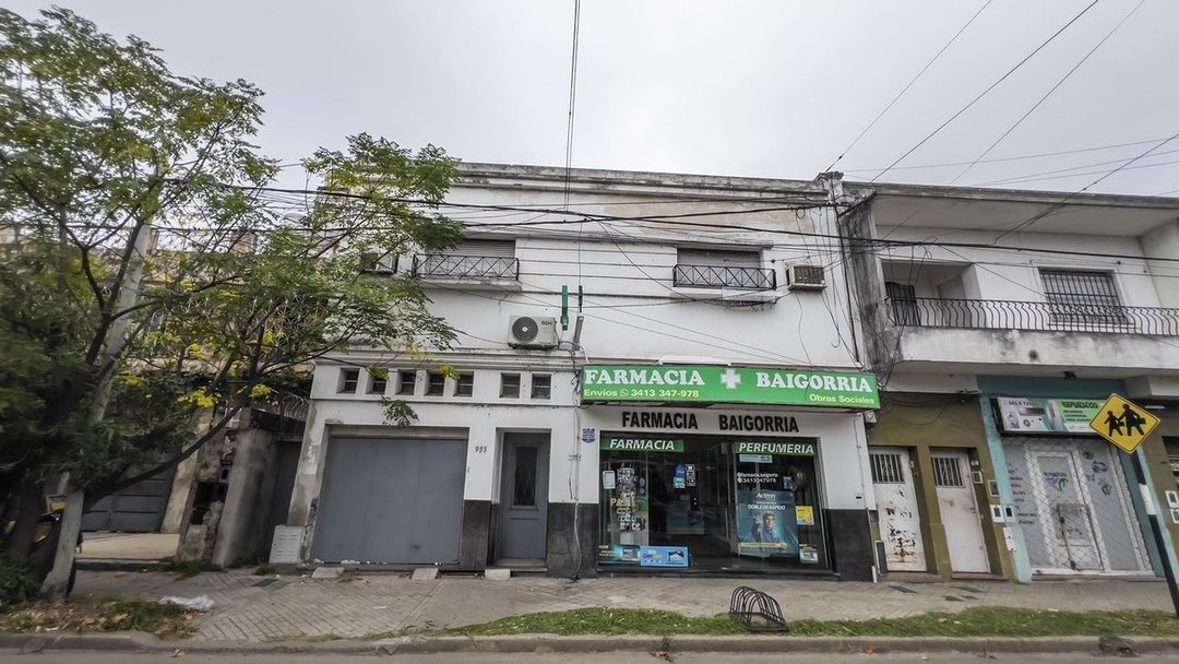 VENTA CASA DE 4 DORMITORIOS CON LOCAL AL FRENTE