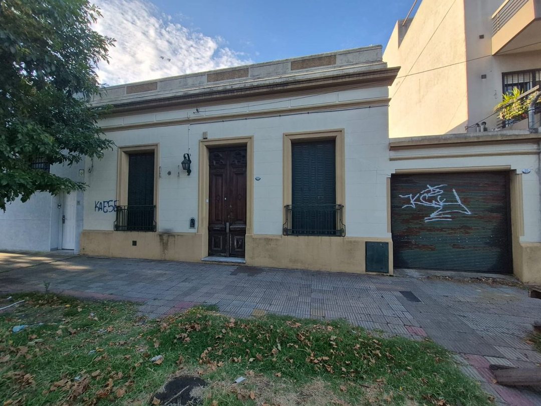 VENTA CASA DE EPOCA 4 AMB MORON  APTO CREDITO