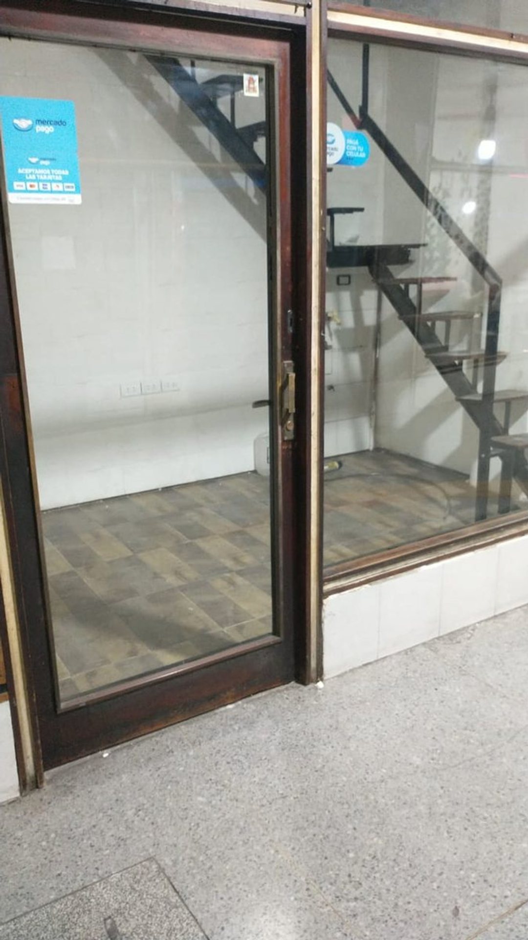 VENTA DE LOCAL EN GALERIA FLORES