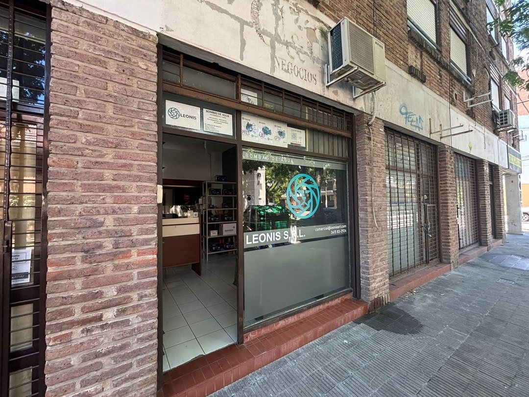 VENTA LOCAL EN ABASTO CON BAÑO Y COCINA
