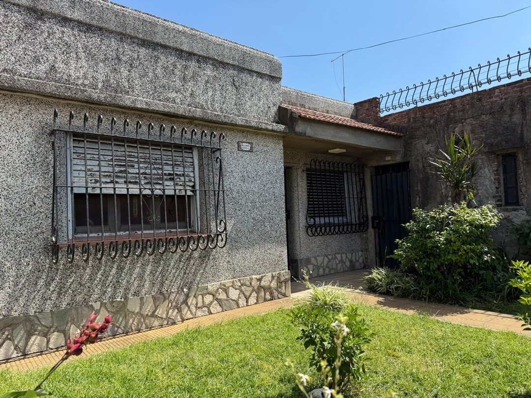 VENTA MORÓN 6 AMB CASA MULTIFAMILIAR  COCHERA