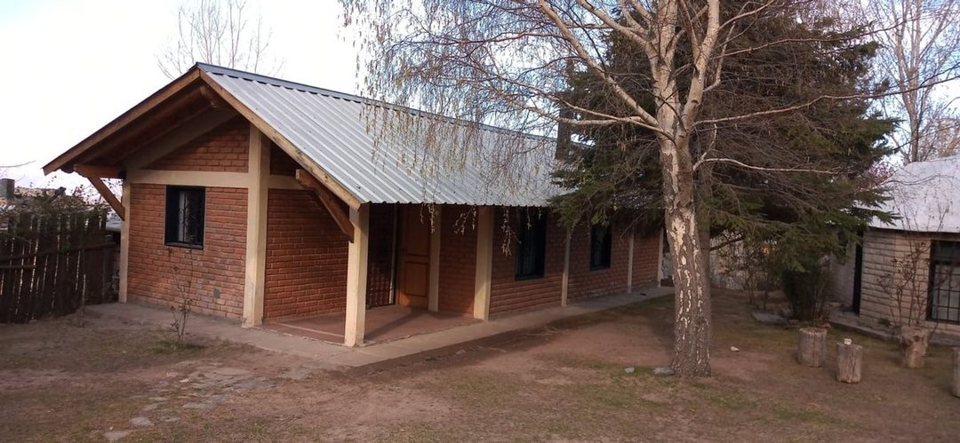Venta casa + cabaña en gran terreno en Potrerillos