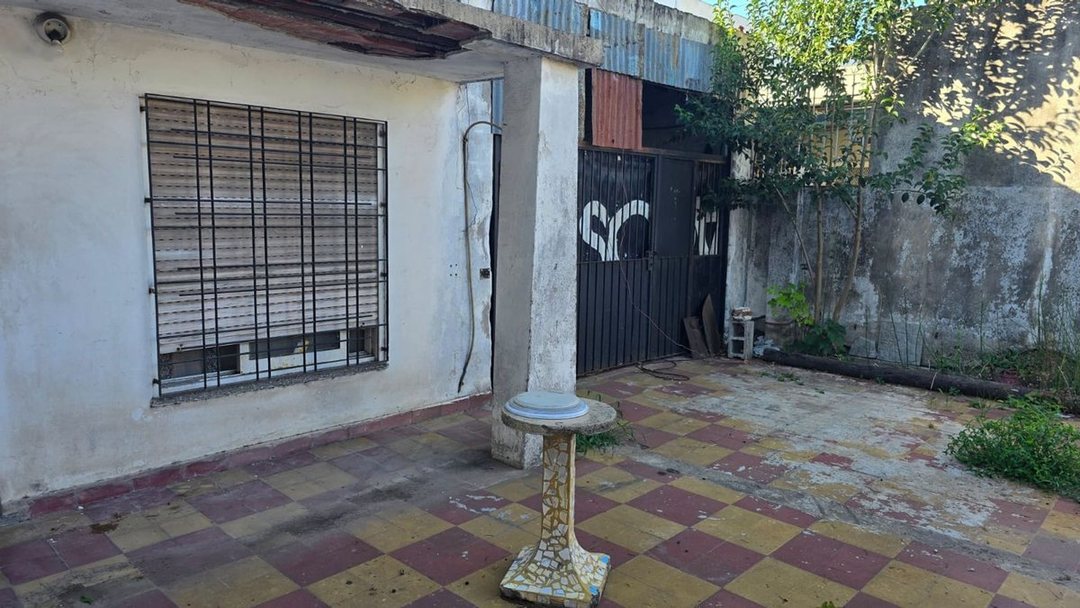 Casa en venta a refaccion en San Justo lote propio