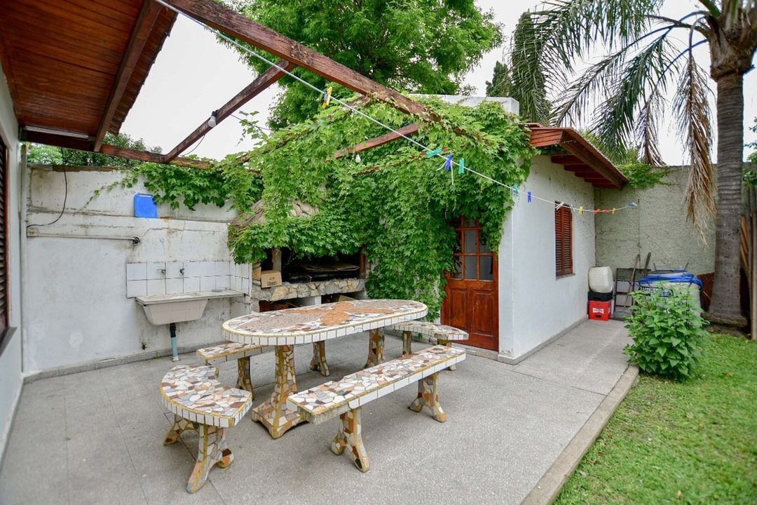 CASA EN VENTA EN LA PLATA DE 3 DORMITORIOS