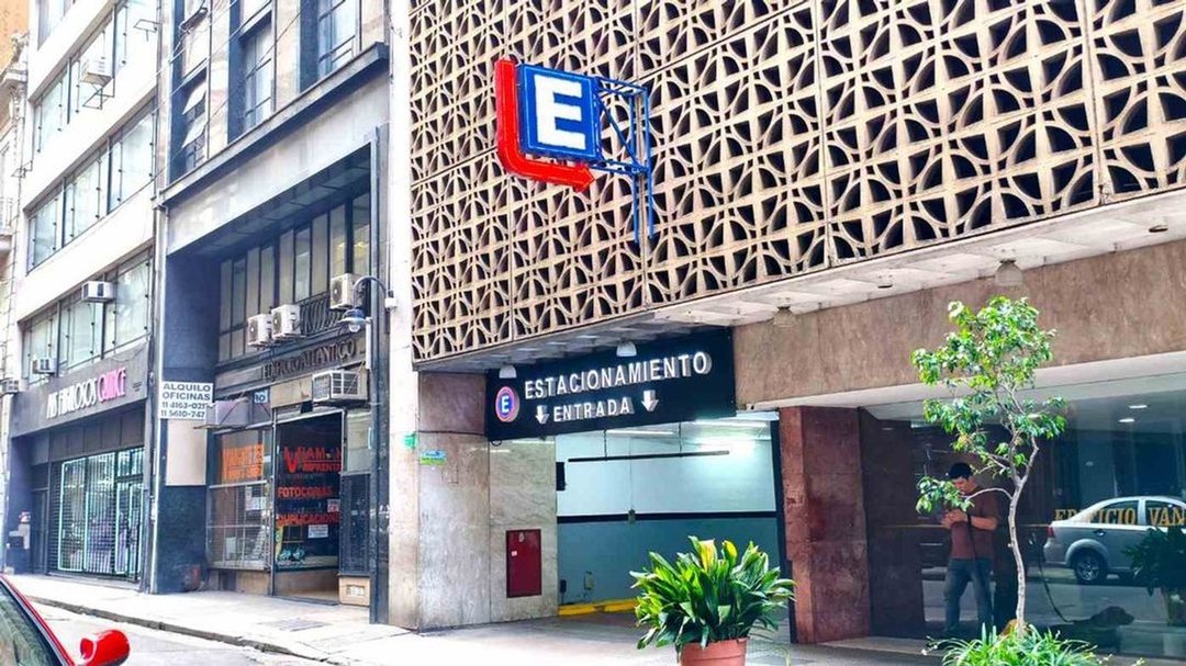 VENTA COCHERA MICROCENTRO ZONA OBELISCO RENTA!