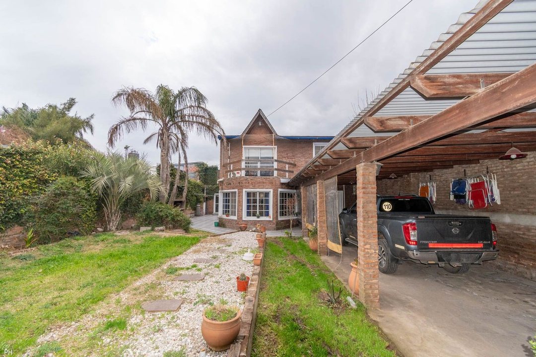 CASA EN VENTA 3 DORMITORIOS IBARLUCEA