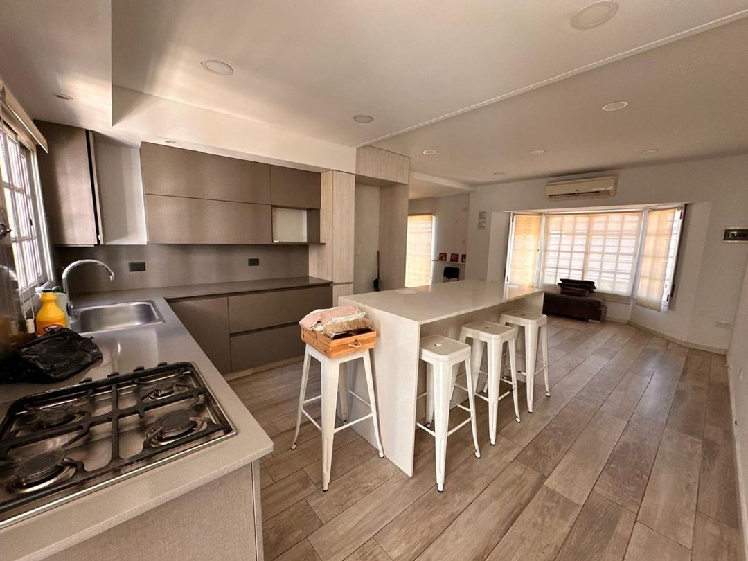 Venta casa multifamiliar -5 amb- Lomas del Mirador