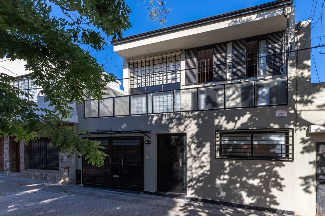 CASA EN VENTA LA PLATA 4 DORMITORIOS PILETA