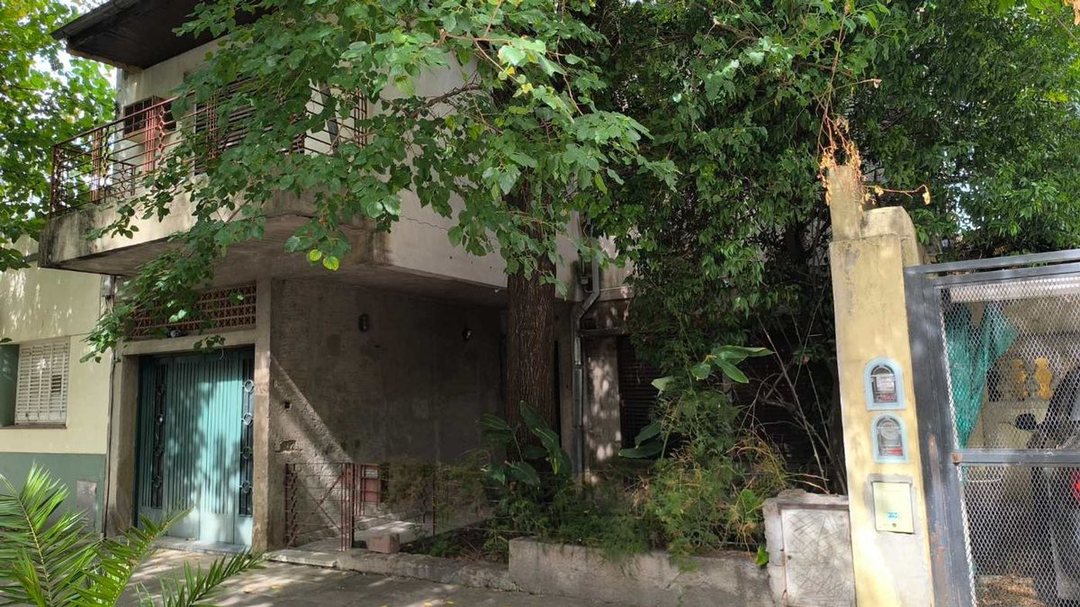 CASA 2 PLANTAS, JARDIN , PATIO Y GARAGE 5 AMB.