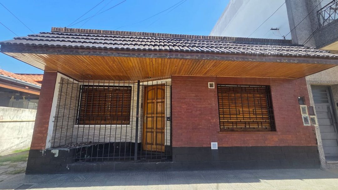 VENTA PH 3 AMBIENTES RAMOS MEJIA CON PATIO