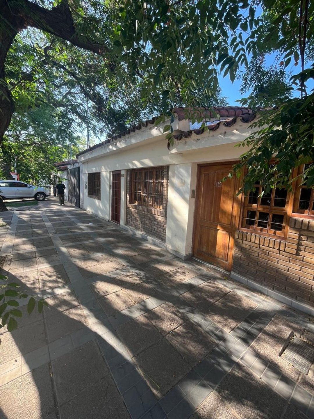 CASA 8 HABITACIONES+ 4 BAÑOS, CIUDAD DE MENDOZA