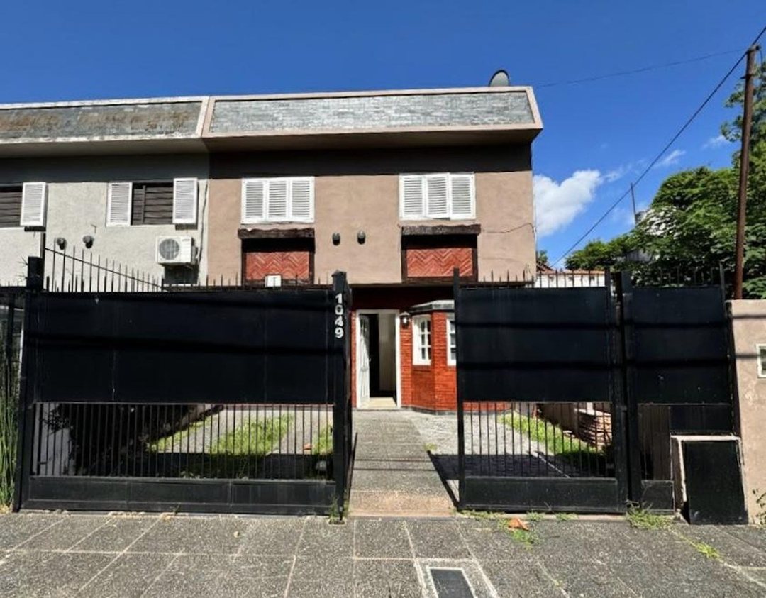 PH TIPO CASA 4 AMB Y PATIO BARRANCAS DE QUILMES