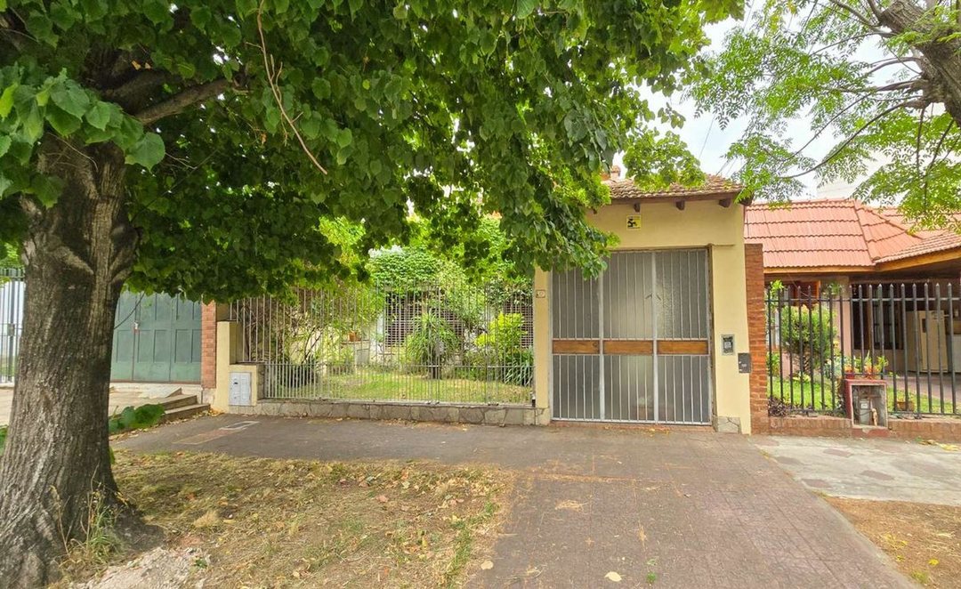 CASA EN VENTA 5 AMBIENTES  TEMPERLEY