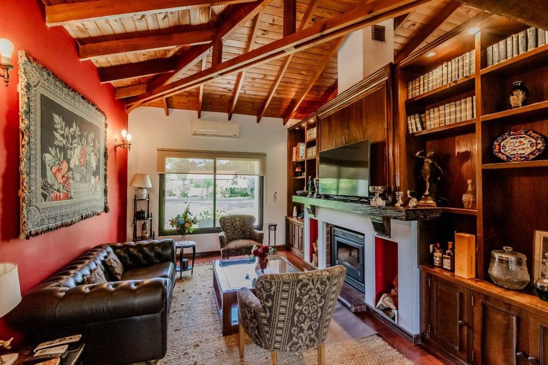 VENTA QUINTA SOBRE LOTE DE 16.000 M2 PILAR