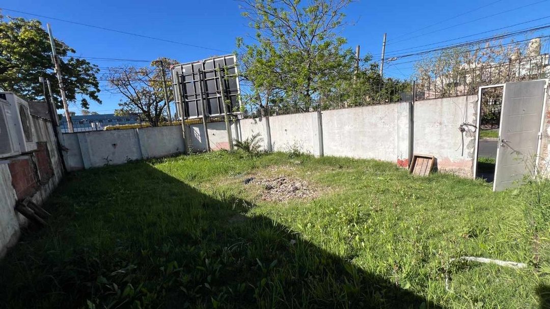 LOTE/TERRENO CON LOCAL VENTA EN CASEROS- INVERSION