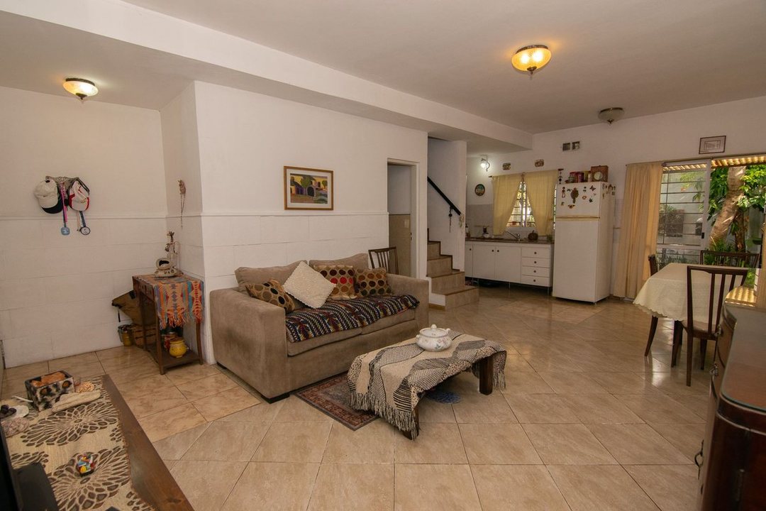 VENTA PH ITUZAINGO 4 AMB. COCHERA, PATIO APTO CRED