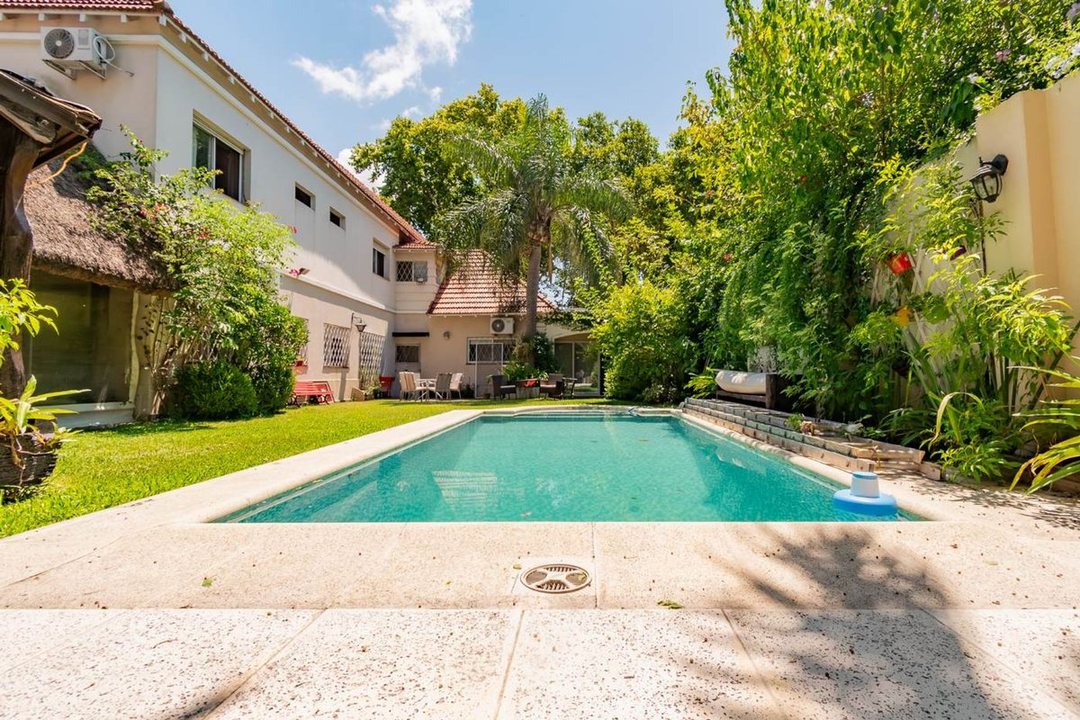 Casa en Venta 5 Amb. Ballester + cochera + pileta