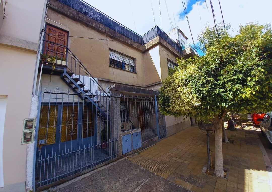 VENTA CASA MULTIFAMILIAR CON PATIO, SAN JUSTO