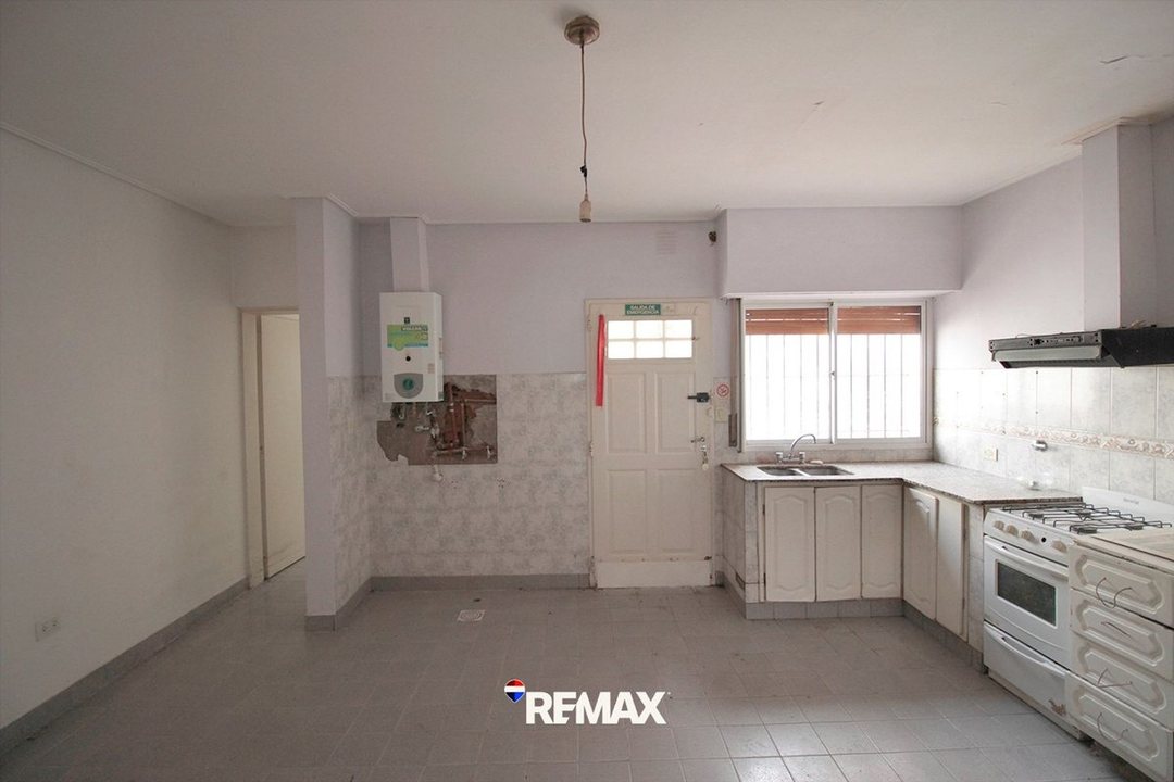 CASA A REFACCIONAR DE 3 DORMITORIOS
