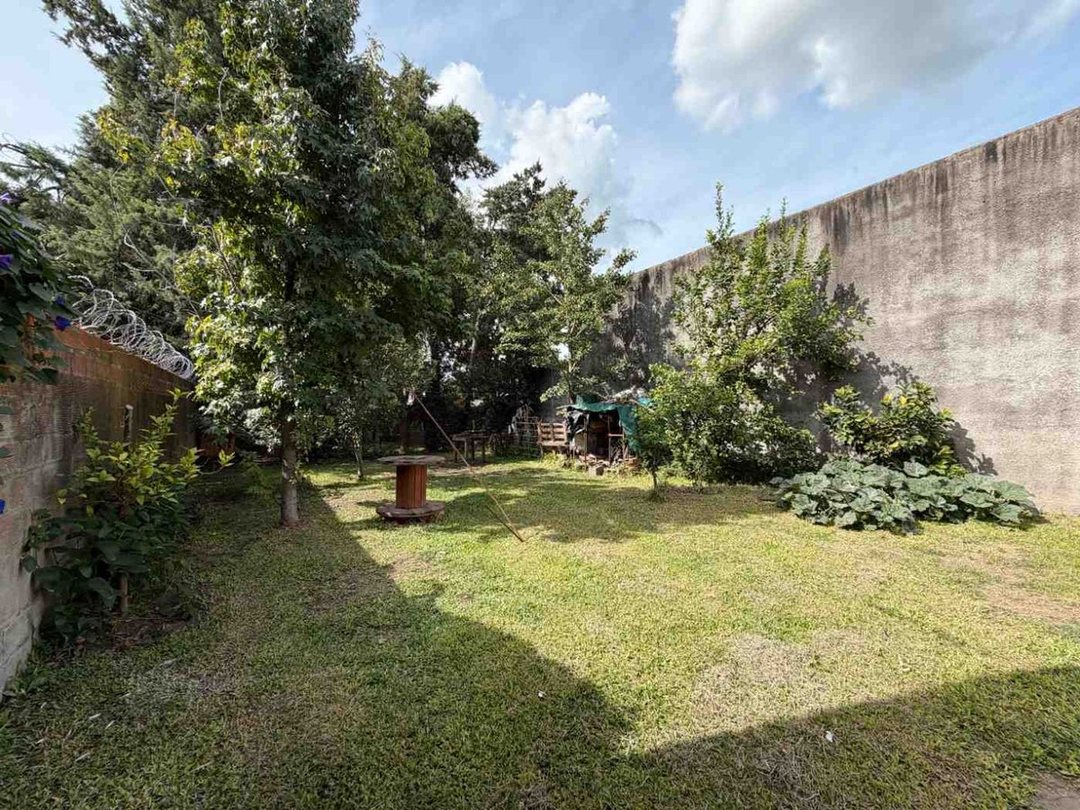 CASA EN VENTA 1 DORMITORIO + LOCAL + PATIO