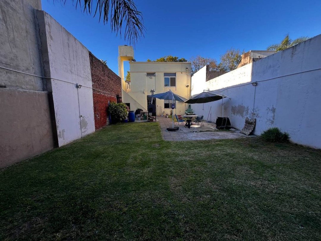 VENTA CASA 4 AMB COCHERA PATIO TERRAZA LANÚS OESTE